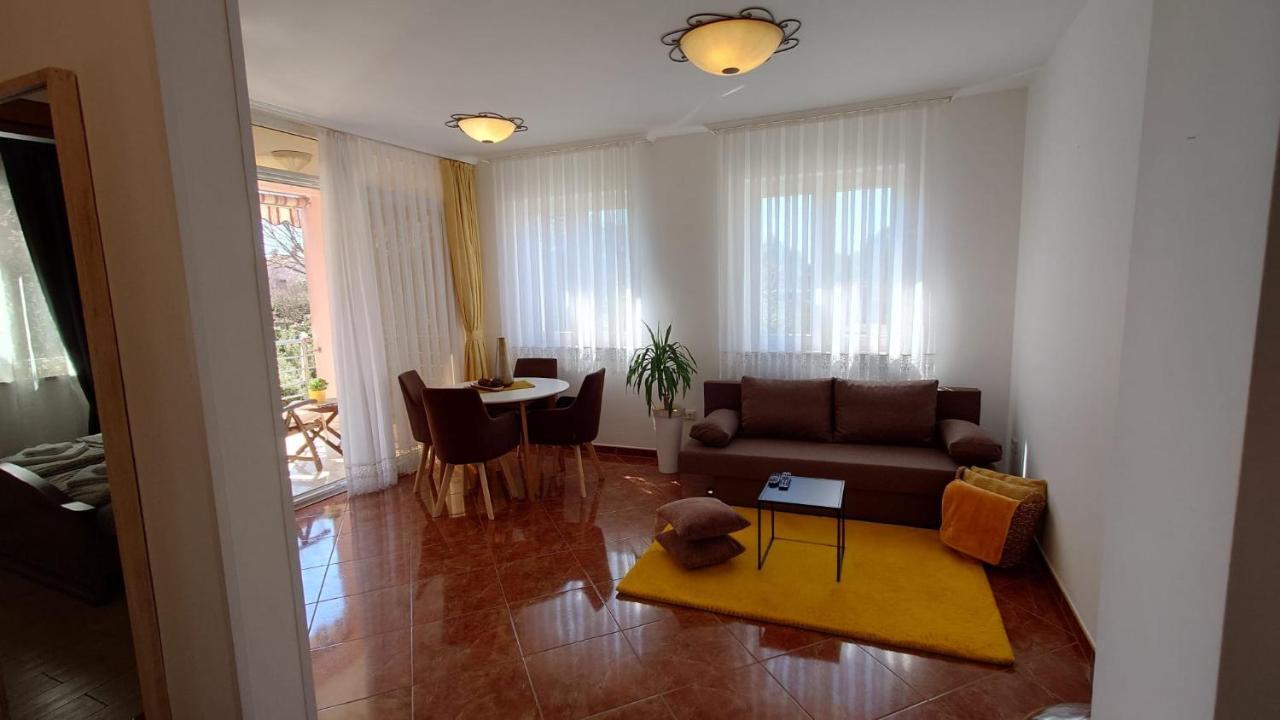 Apartments Lola Rovinj Exteriör bild