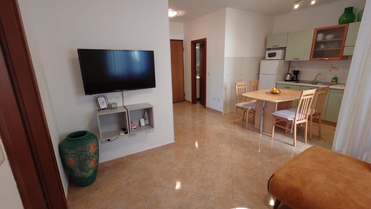 Apartments Lola Rovinj Exteriör bild