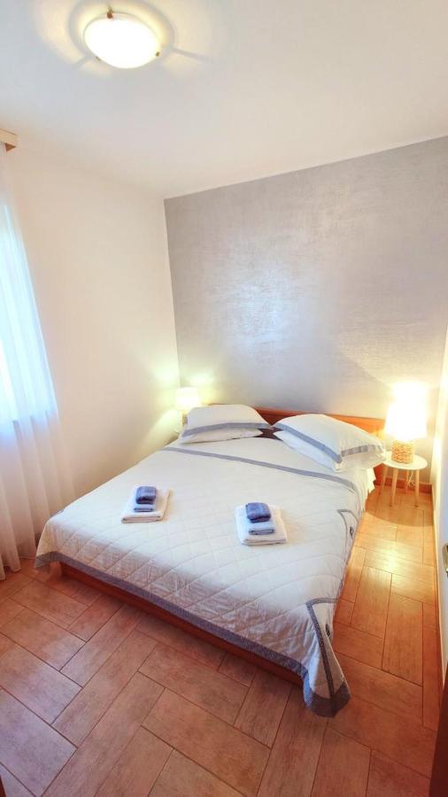 Apartments Lola Rovinj Exteriör bild